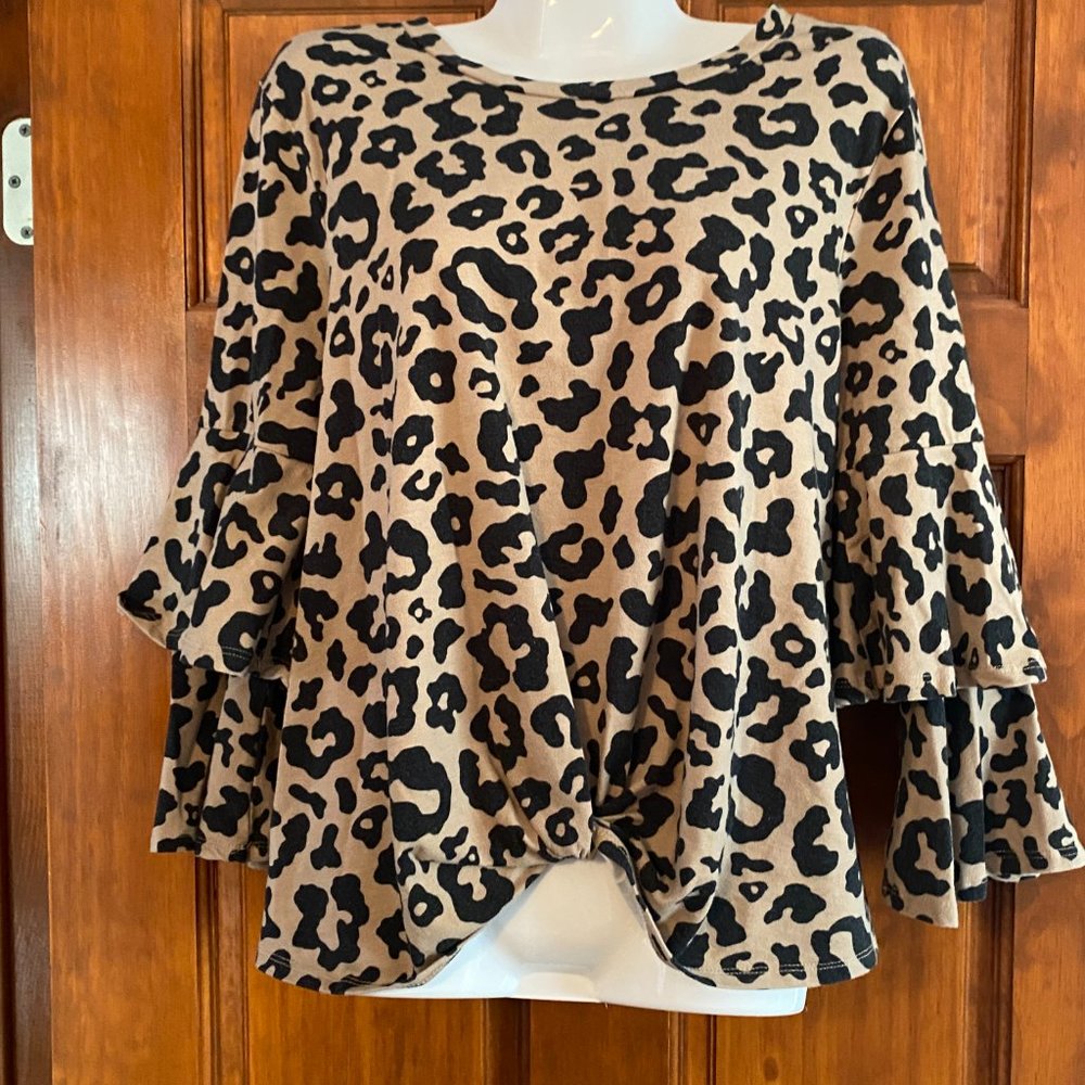 Bold Elements Leopard Print Sweater Size Lg.